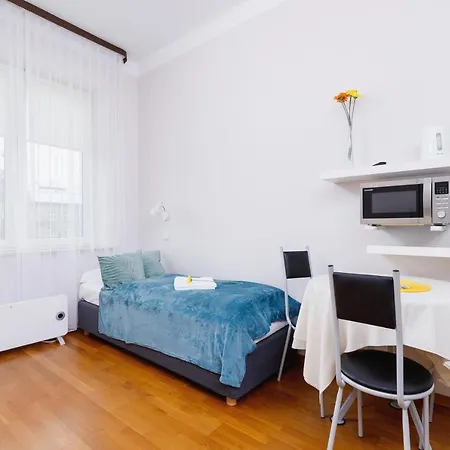 Studio Krowoderska By Renters Apartamento *
